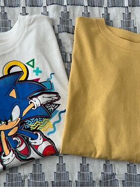 Sonic Graphic White Tee & Mustard Pikachu Crewneck - Kids